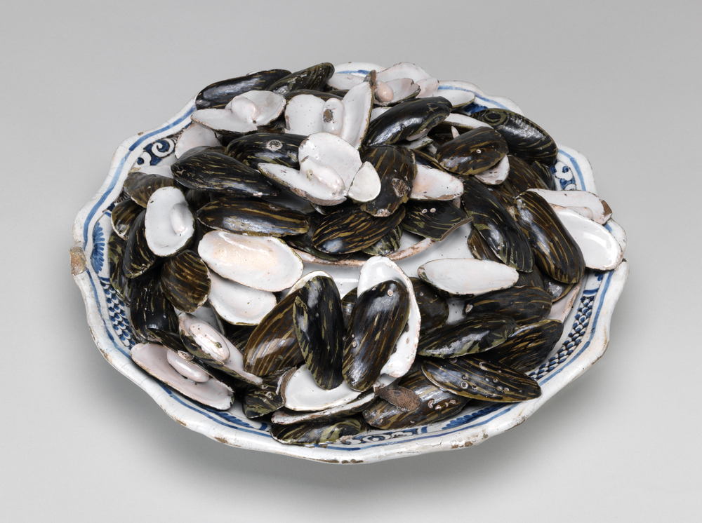 Trompe l’oeil plate of mussels